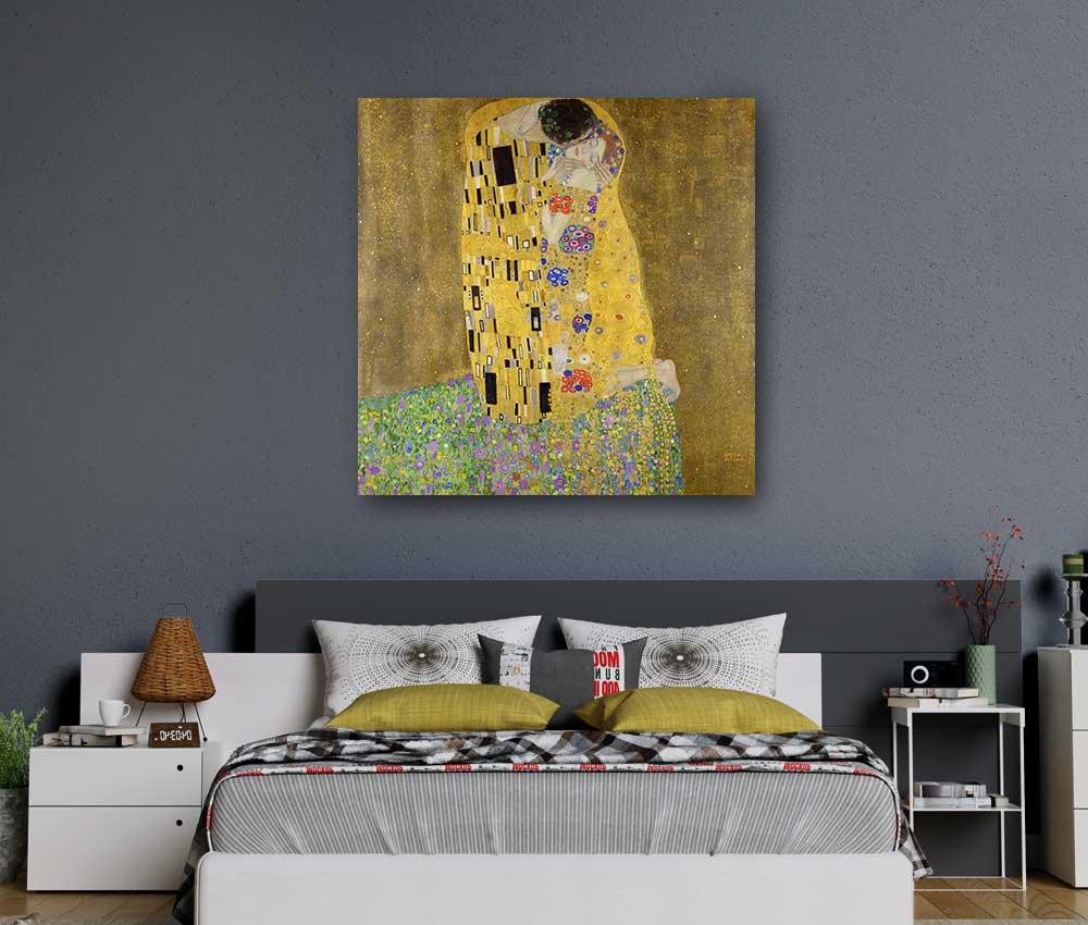 Gustav Klimt - The Kiss - www.xtraromania.com